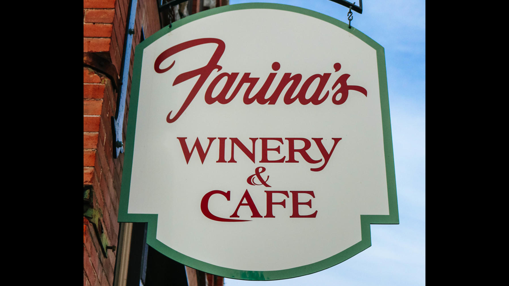 Farina 's Winery  & Cafe